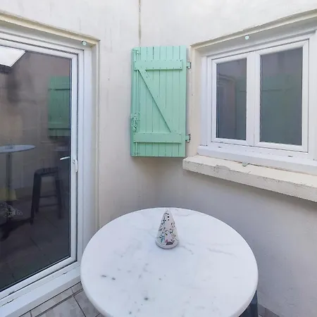 2 Bedroom Stunning In *