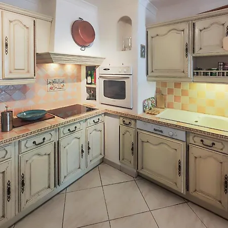 2 Bedroom Stunning In * Abeilhan