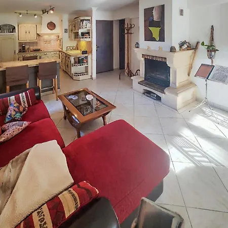 2 Bedroom Stunning In Ferienhaus Abeilhan